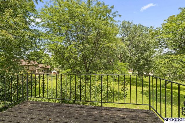 10914 Saratoga Plaza, Omaha, NE 68164