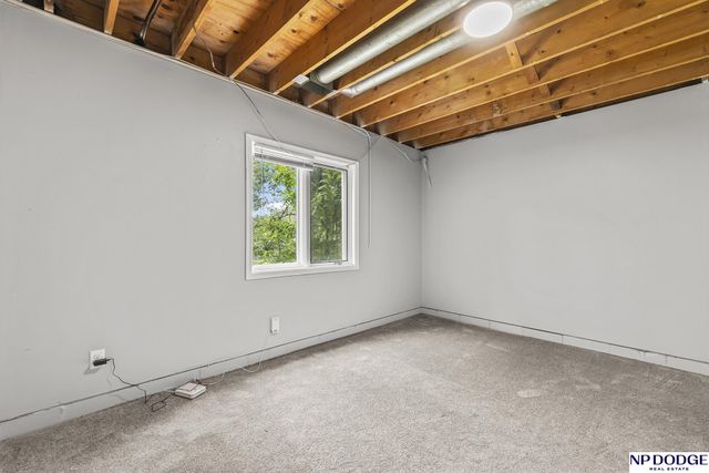 10914 Saratoga Plaza, Omaha, NE 68164