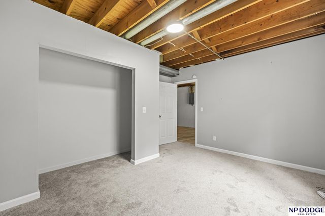 10914 Saratoga Plaza, Omaha, NE 68164