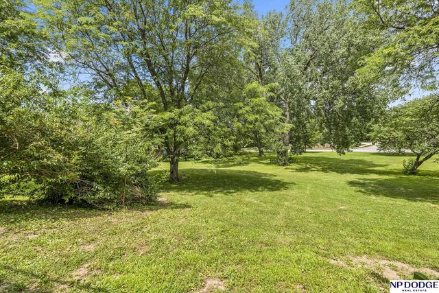 10914 Saratoga Plaza, Omaha, NE 68164