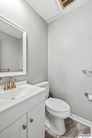 10914 Saratoga Plaza, Omaha, NE 68164