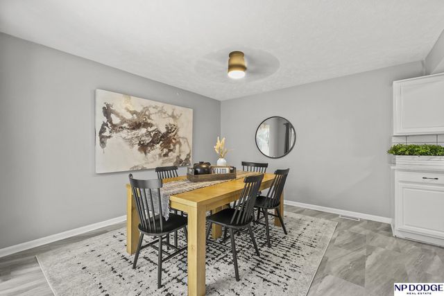 10914 Saratoga Plaza, Omaha, NE 68164