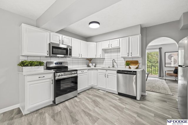 10914 Saratoga Plaza, Omaha, NE 68164