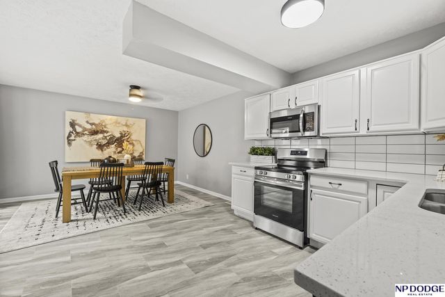 10914 Saratoga Plaza, Omaha, NE 68164