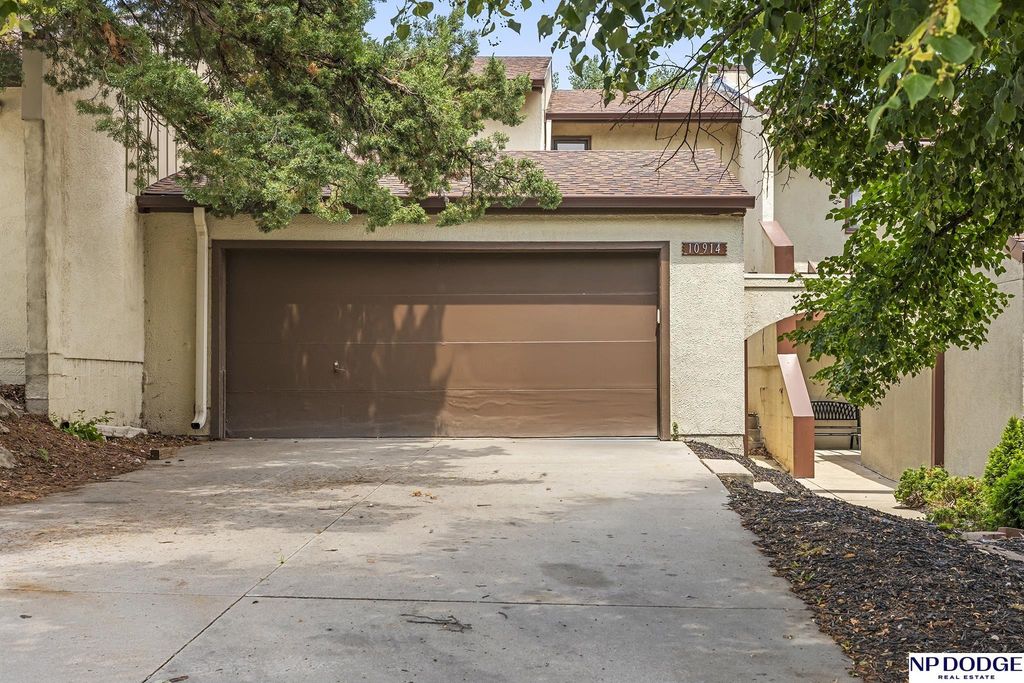 10914 Saratoga Plaza, Omaha, NE 68164
