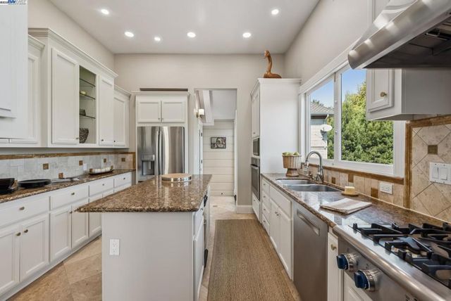 2061 Buena Vista Ave, Alameda, CA 94501