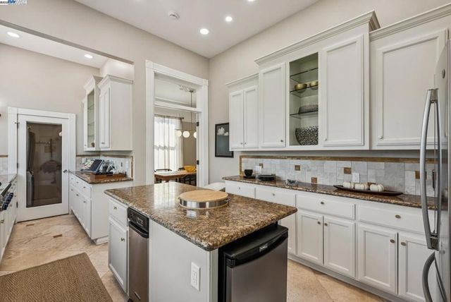 2061 Buena Vista Ave, Alameda, CA 94501