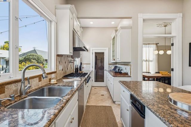 2061 Buena Vista Ave, Alameda, CA 94501