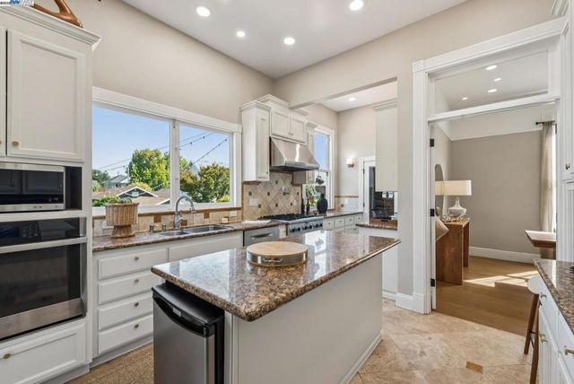 2061 Buena Vista Ave, Alameda, CA 94501