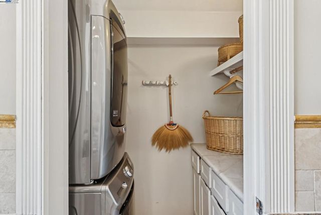 2061 Buena Vista Ave, Alameda, CA 94501