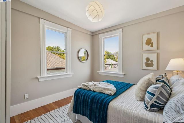 2061 Buena Vista Ave, Alameda, CA 94501