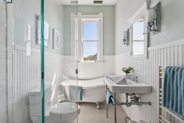 2061 Buena Vista Ave, Alameda, CA 94501