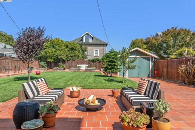 2061 Buena Vista Ave, Alameda, CA 94501