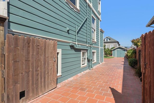 2061 Buena Vista Ave, Alameda, CA 94501