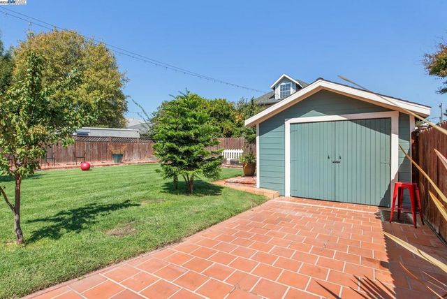 2061 Buena Vista Ave, Alameda, CA 94501