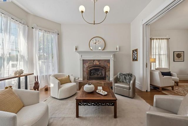 2061 Buena Vista Ave, Alameda, CA 94501