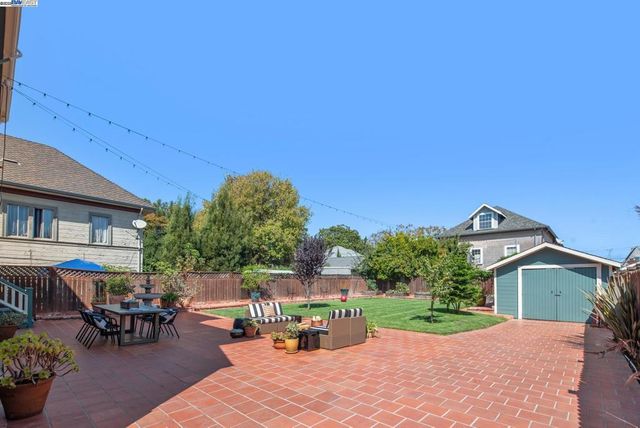 2061 Buena Vista Ave, Alameda, CA 94501