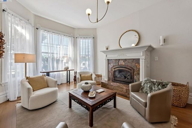 2061 Buena Vista Ave, Alameda, CA 94501