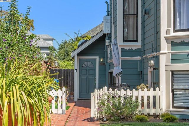 2061 Buena Vista Ave, Alameda, CA 94501