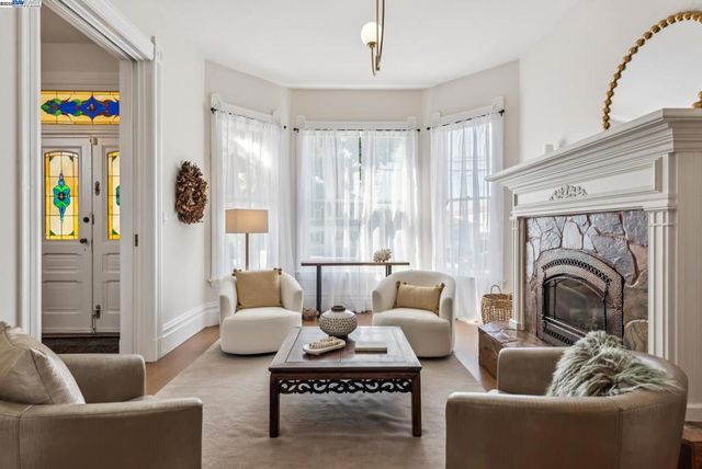 2061 Buena Vista Ave, Alameda, CA 94501