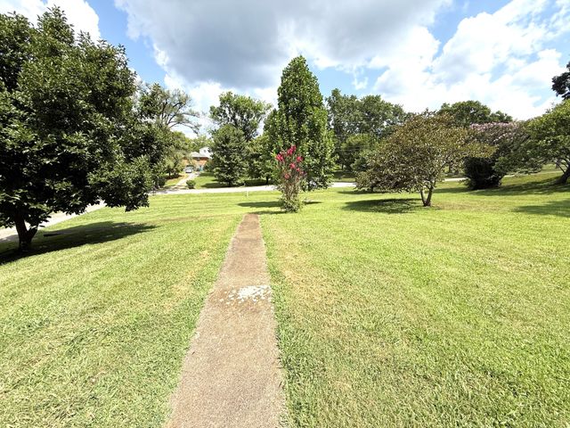 3921 Banbury Dr, Nashville, TN 37207