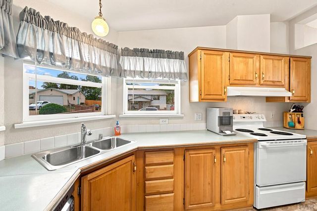 826 Avocado St, Pueblo, CO 81005