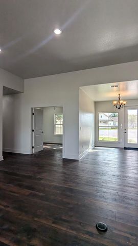 2015 N Chalet Circle, Kerrville, TX 78028