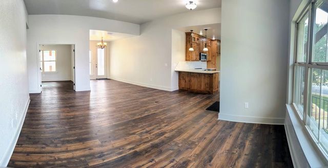 2015 N Chalet Circle, Kerrville, TX 78028