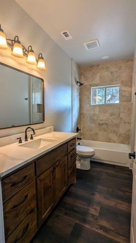 2015 N Chalet Circle, Kerrville, TX 78028