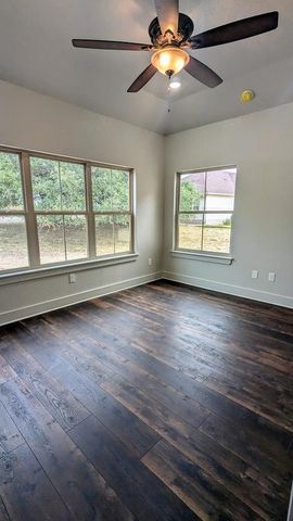 2015 N Chalet Circle, Kerrville, TX 78028