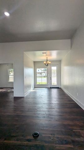 2015 N Chalet Circle, Kerrville, TX 78028