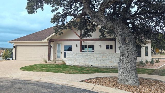 2015 N Chalet Circle, Kerrville, TX 78028