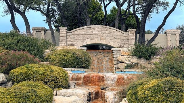 2015 N Chalet Circle, Kerrville, TX 78028