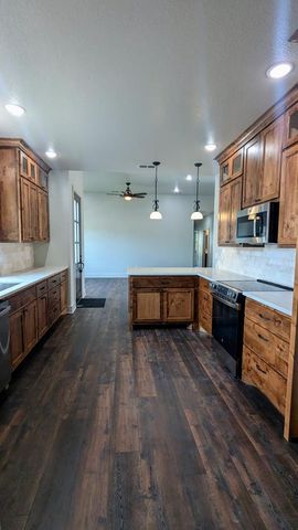 2015 N Chalet Circle, Kerrville, TX 78028