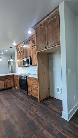 2015 N Chalet Circle, Kerrville, TX 78028