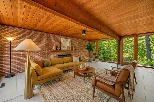 12N085 Wildmere Drive, Elgin, IL 60123