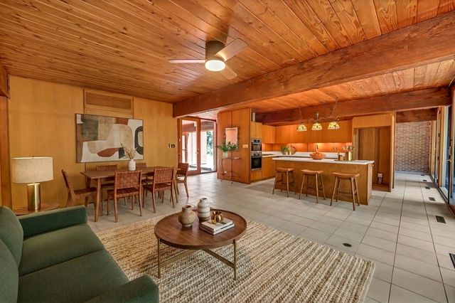 12N085 Wildmere Drive, Elgin, IL 60123