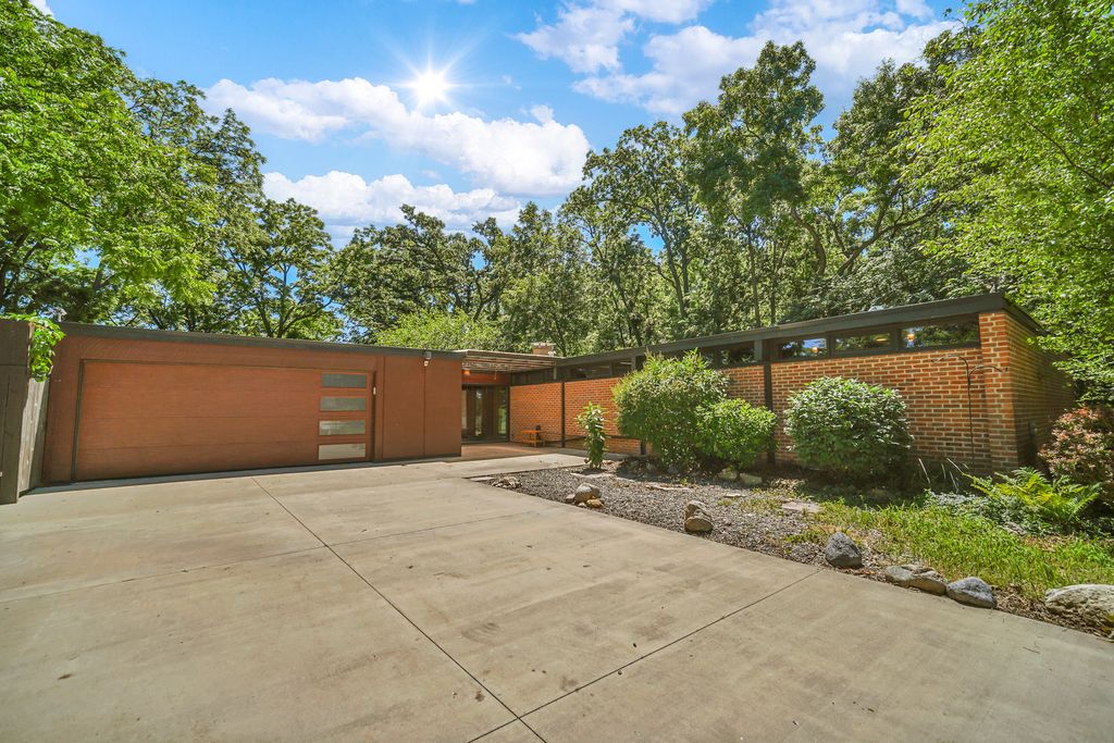12N085 Wildmere Drive, Elgin, IL 60123