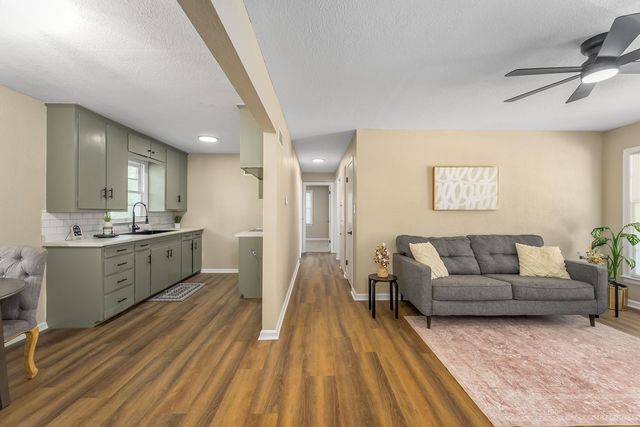 2726 N Spruce St, Wichita, KS 67219