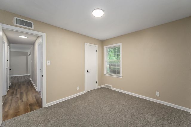 2726 N Spruce St, Wichita, KS 67219