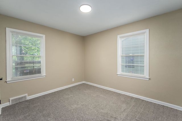 2726 N Spruce St, Wichita, KS 67219