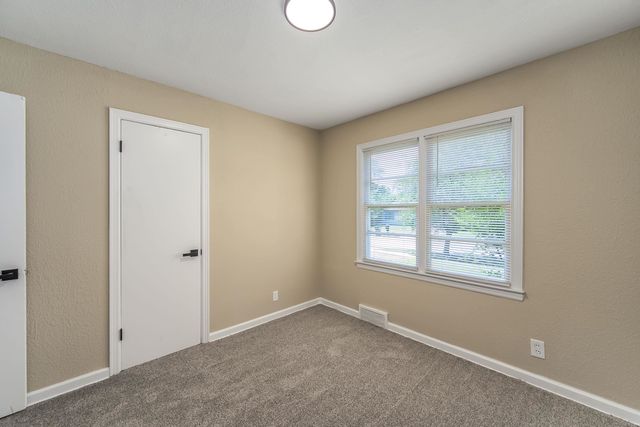 2726 N Spruce St, Wichita, KS 67219