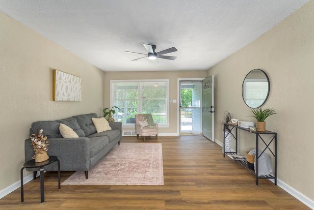 2726 N Spruce St, Wichita, KS 67219