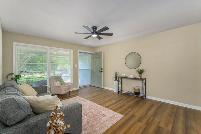 2726 N Spruce St, Wichita, KS 67219