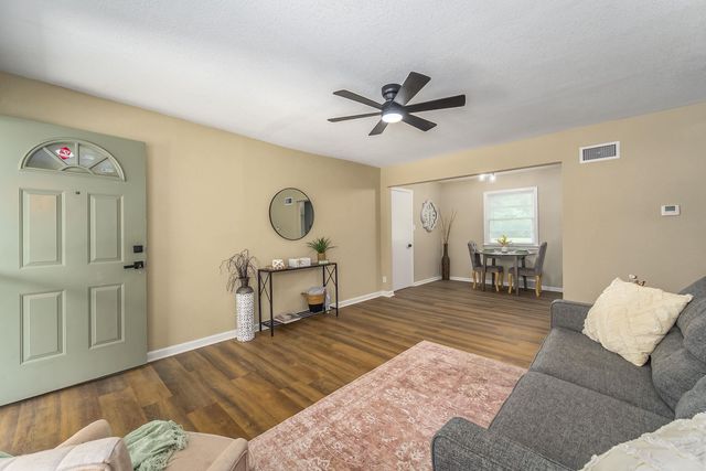 2726 N Spruce St, Wichita, KS 67219