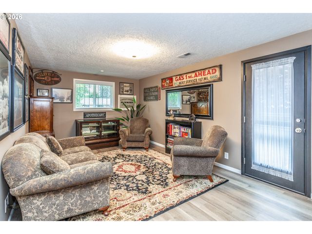 15065 Se BRIGHTWOOD Ave, Milwaukie, OR 97267