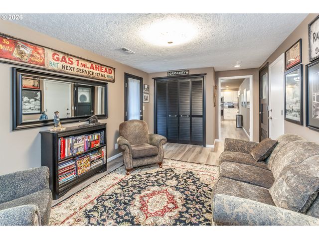 15065 Se BRIGHTWOOD Ave, Milwaukie, OR 97267