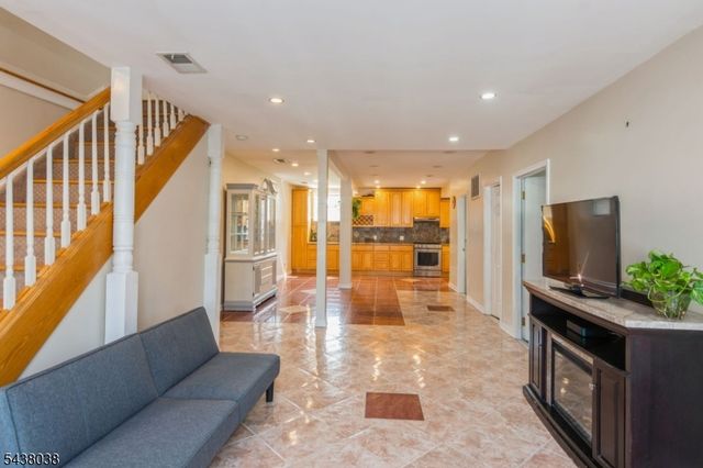 221 Madison St, Linden City, NJ 07036
