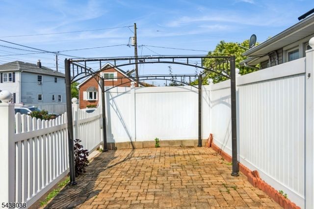 221 Madison St, Linden City, NJ 07036