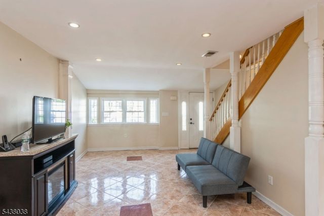221 Madison St, Linden City, NJ 07036